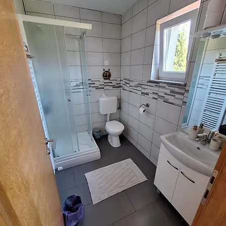 Gostinjska kuća Sobe Sky Fuzine